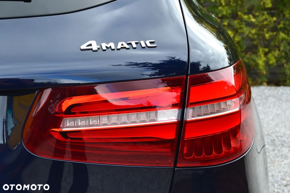 Mercedes-Benz GLC 300 4Matic 9G-TRONIC AMG Line - 17