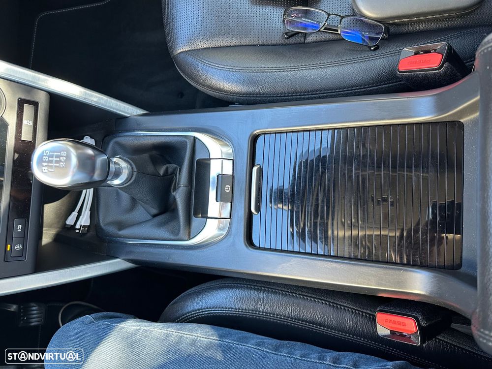 Land Rover Discovery Sport 2.0 eD4 HSE - 25