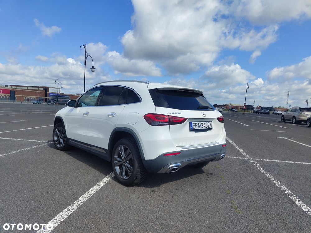 Mercedes-Benz GLA 250 8G-DCT - 12