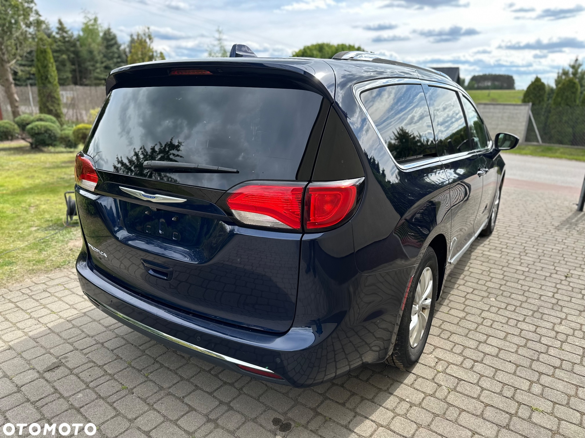Chrysler Pacifica - 6