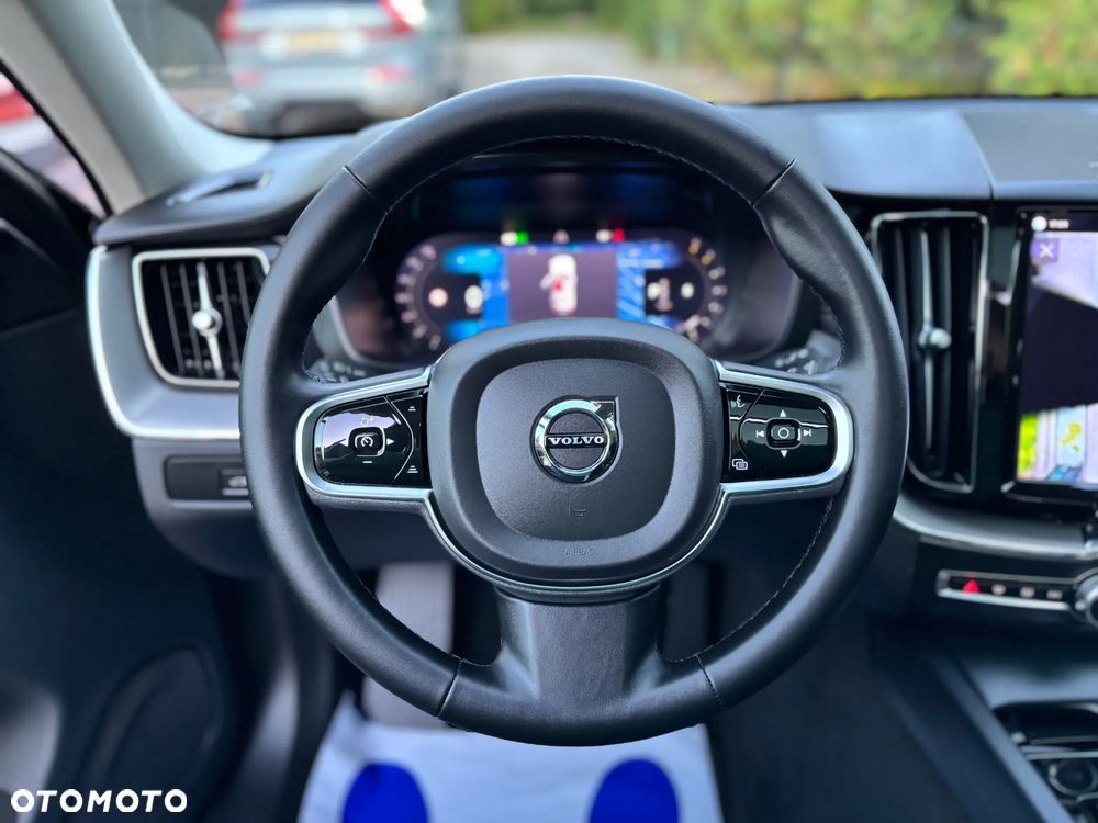 Volvo XC 60 B4 D AWD Plus Dark - 27