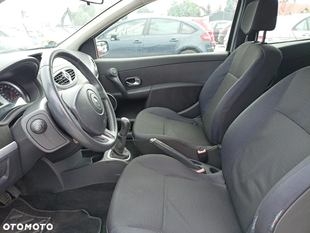 Renault Clio - 8