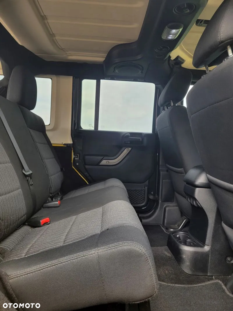 Jeep Wrangler Unlimited 3.8 Sahara - 7