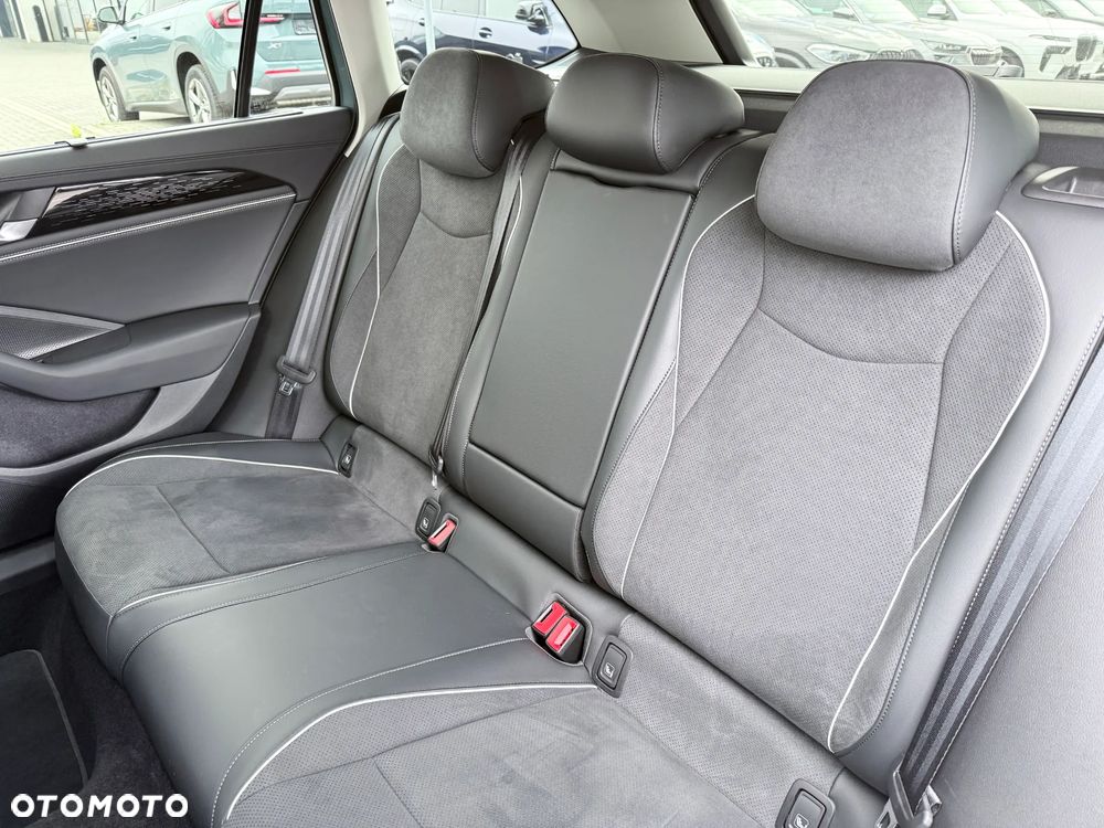 Volkswagen Passat Variant 2.0 TDI EVO Elegance DSG - 29