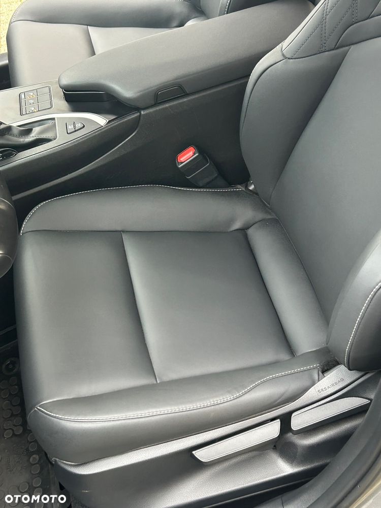 Lexus UX 250h F Sport 2WD - 21