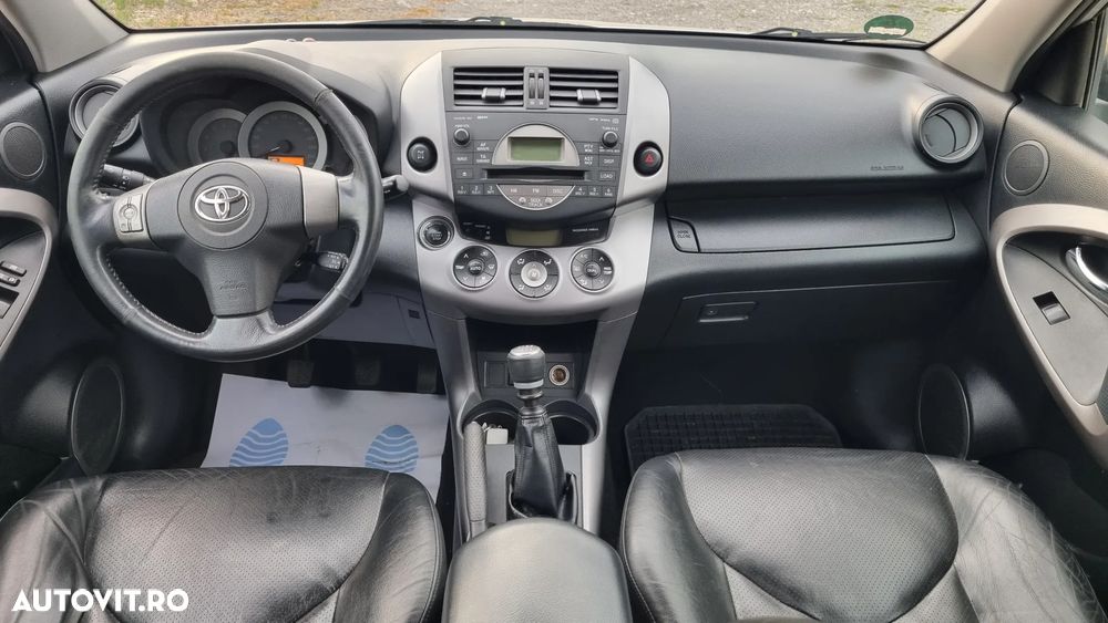 Toyota RAV4 2.2L D-CAT M/T Luxury - 14