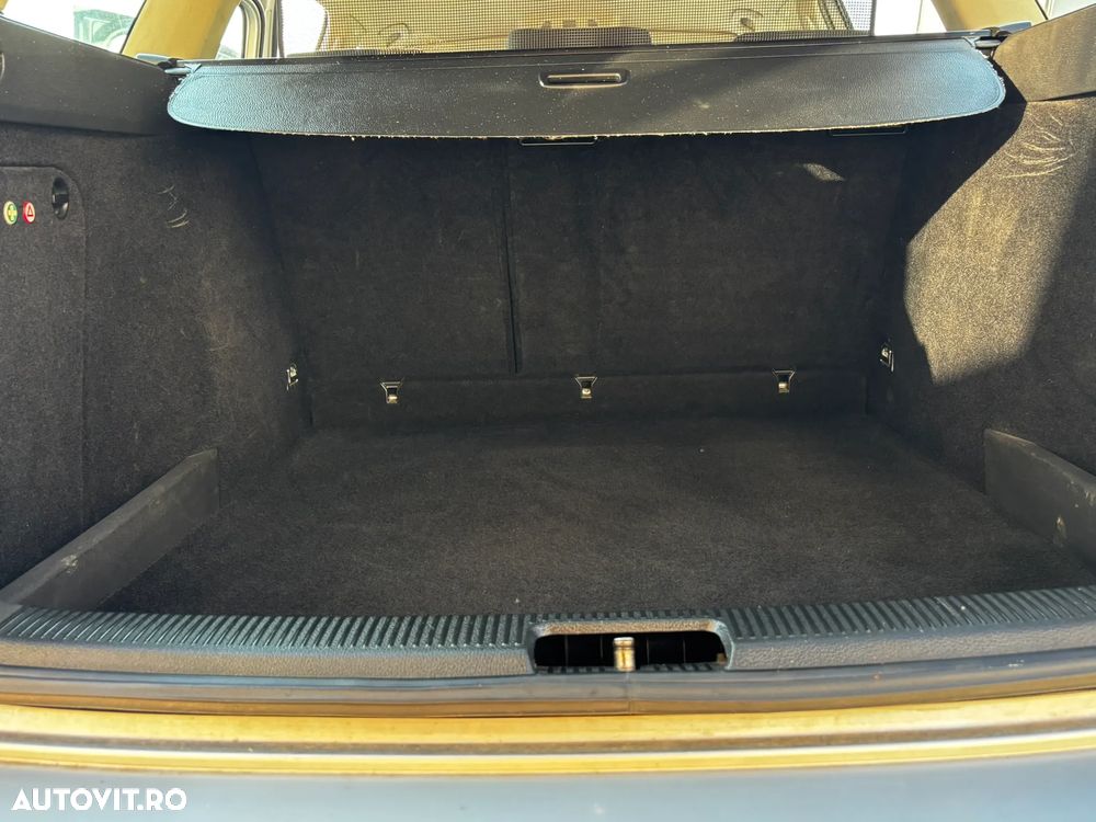 Volkswagen Golf 1.6 TDI BlueMotion Technology Comfortline - 20