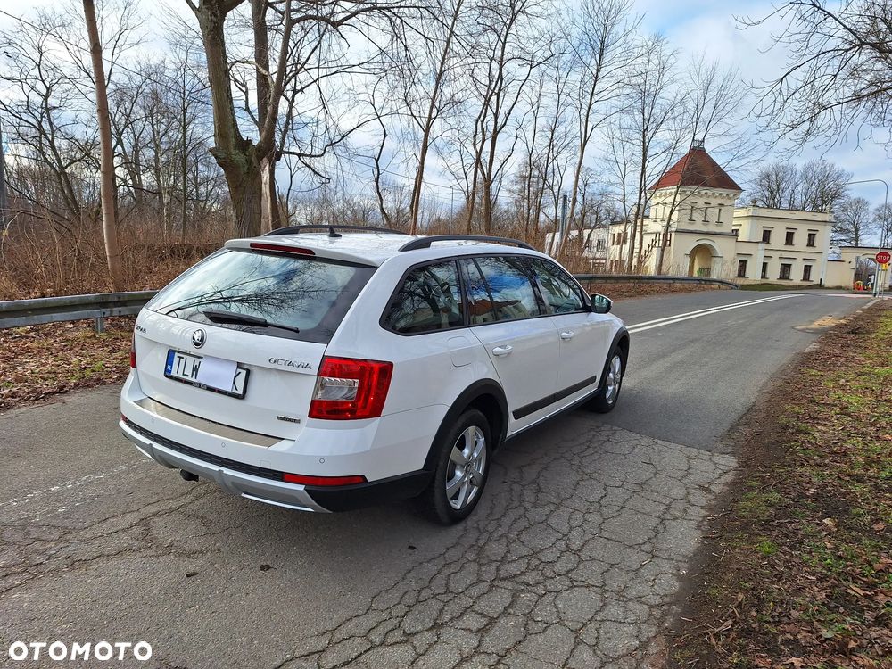 Skoda Octavia Combi 2.0 TDI 4x4 Scout - 8