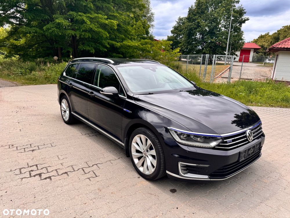 Volkswagen Passat - 1