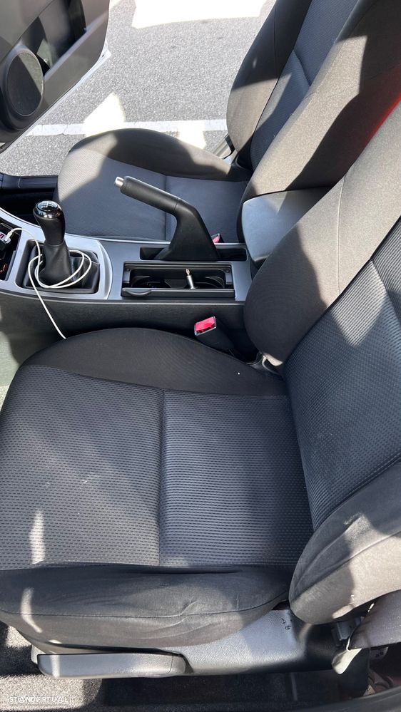 Mazda 3 Hatchback MZ-CD 1.6 Exclusive - 8