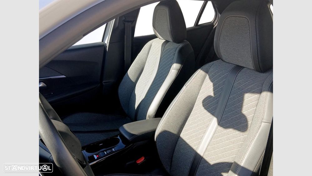 Peugeot 2008 1.2 Hybrid Allure e-DCS6 - 13