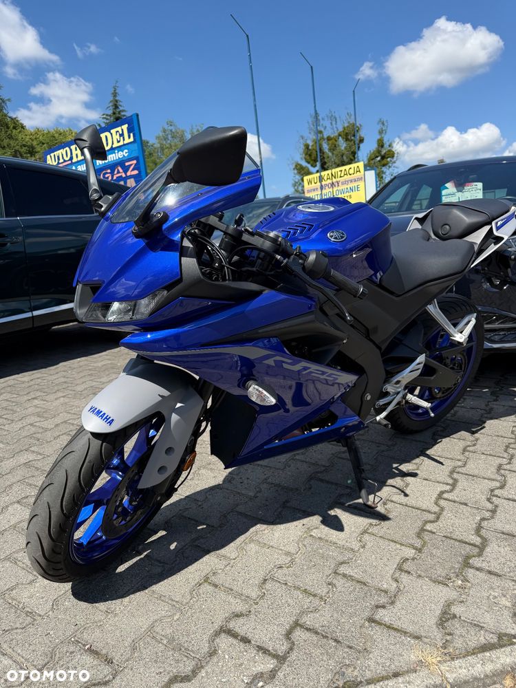 Yamaha YZF - 8