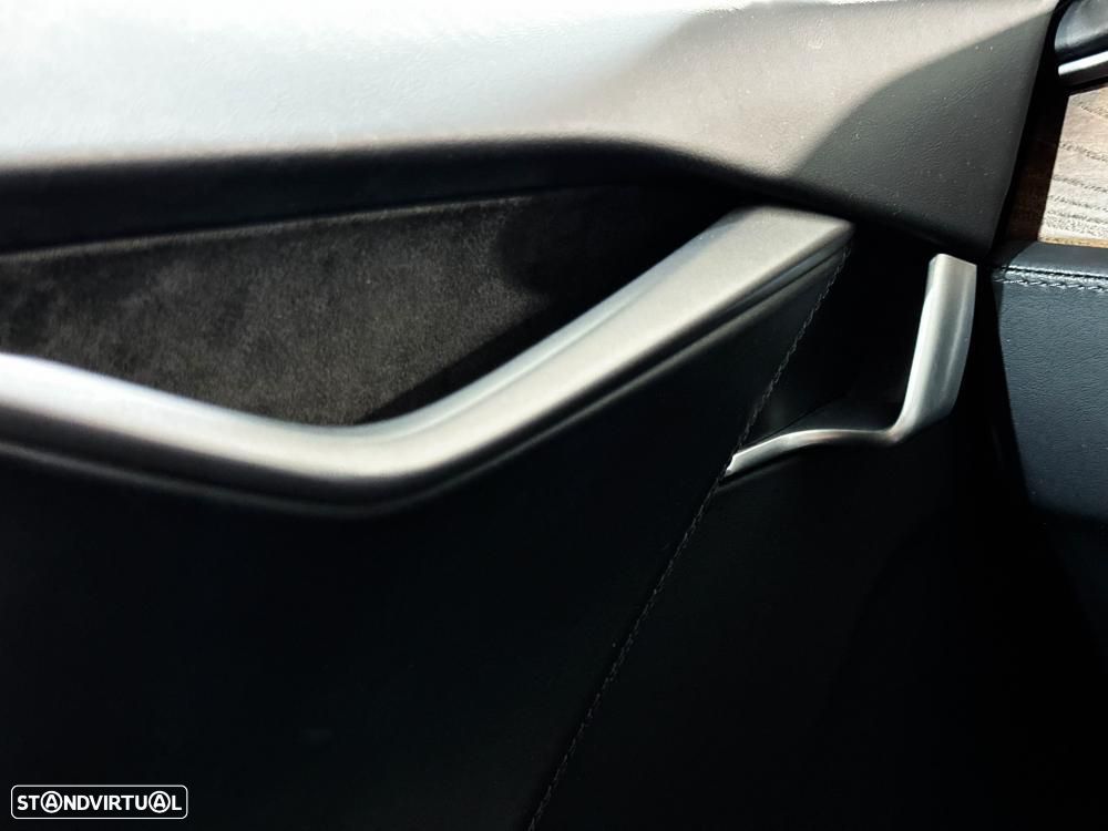 Tesla Model S Long Range AWD - 44