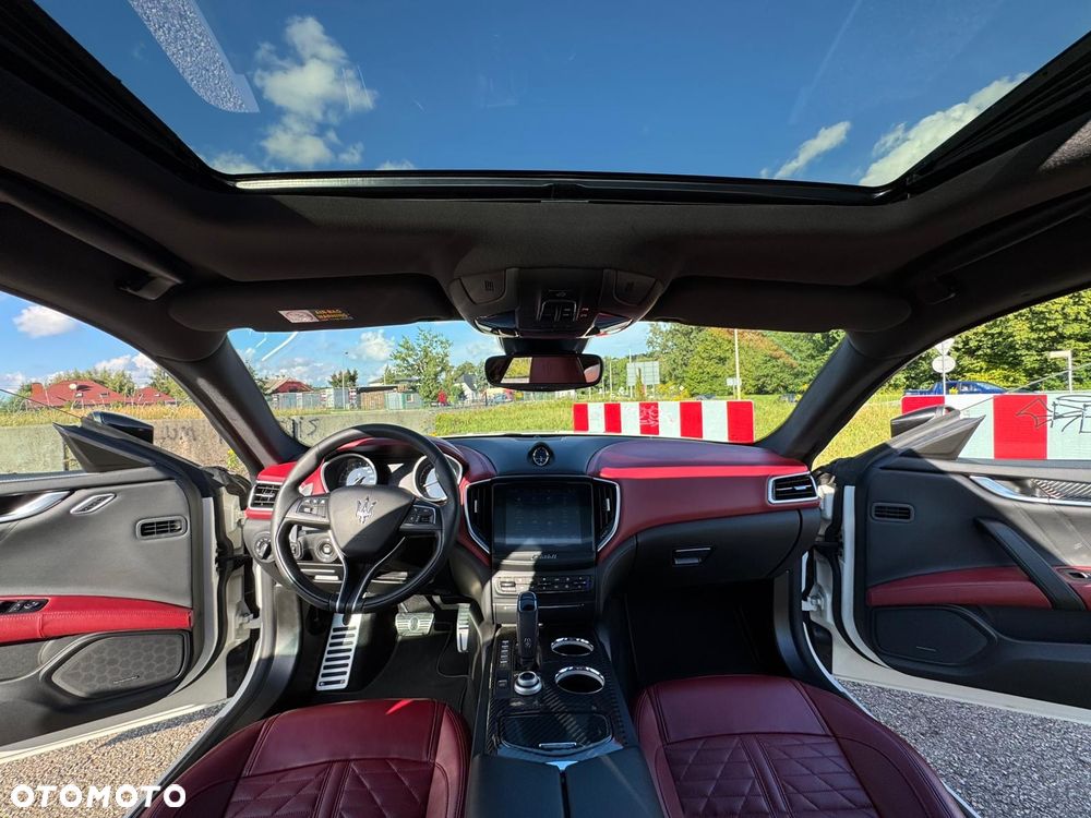 Maserati Ghibli S GranSport - 21