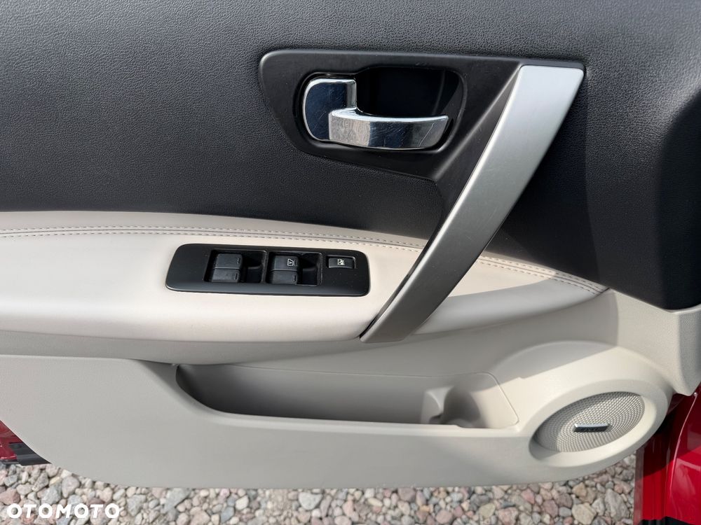 Nissan Qashqai 2.0 dCi 4 x 4 DPF tekna - 17