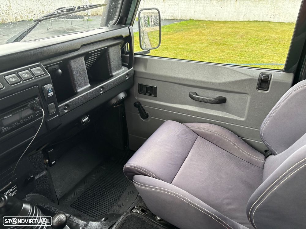 Land Rover Defender 90 2.5 TD5 Metal Top - 13