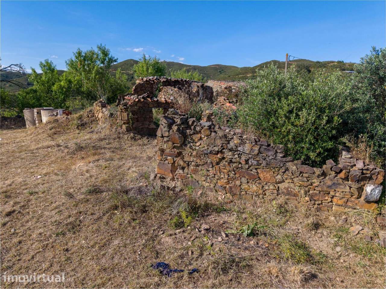 Ruínas para recuperar e terreno urbano para venda localizado em Tavira - Grande imagem: 3/17