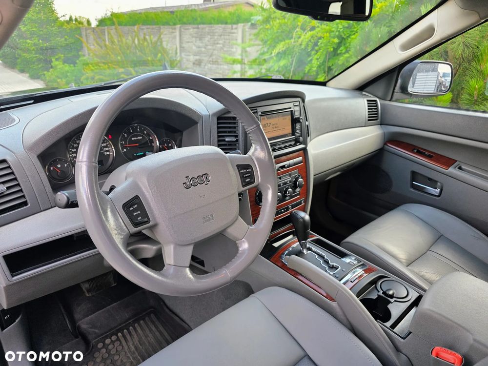 Jeep Grand Cherokee - 31