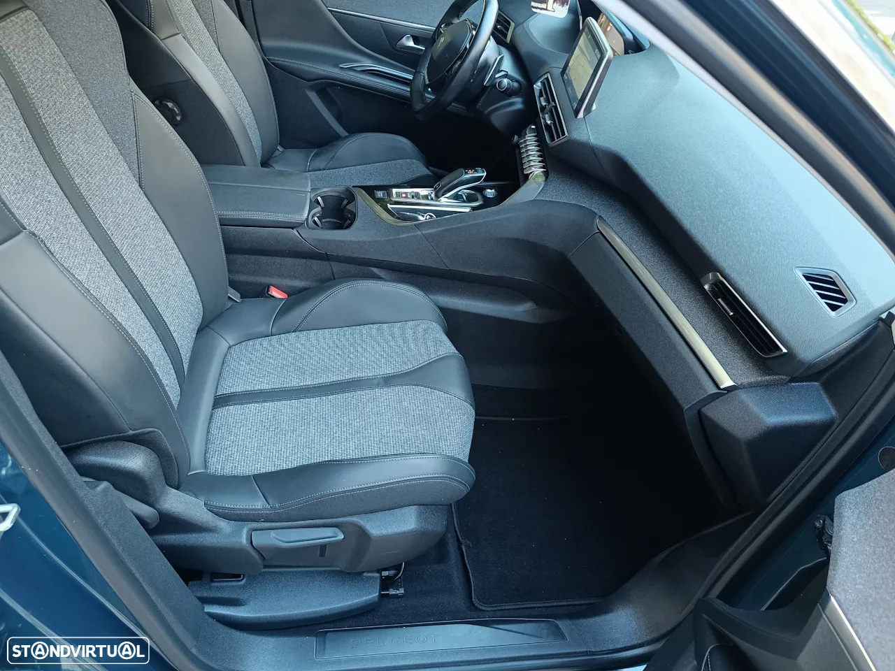 Peugeot 5008 1.2 PureTech Allure EAT8 - 20