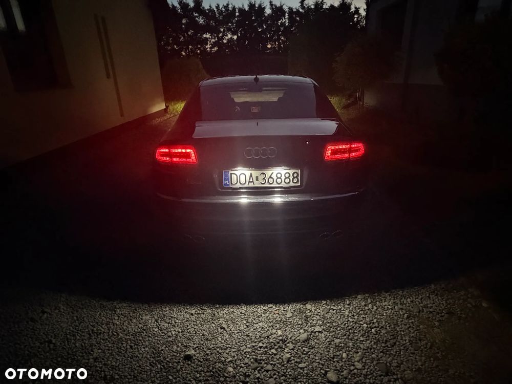 Audi S8 - 25
