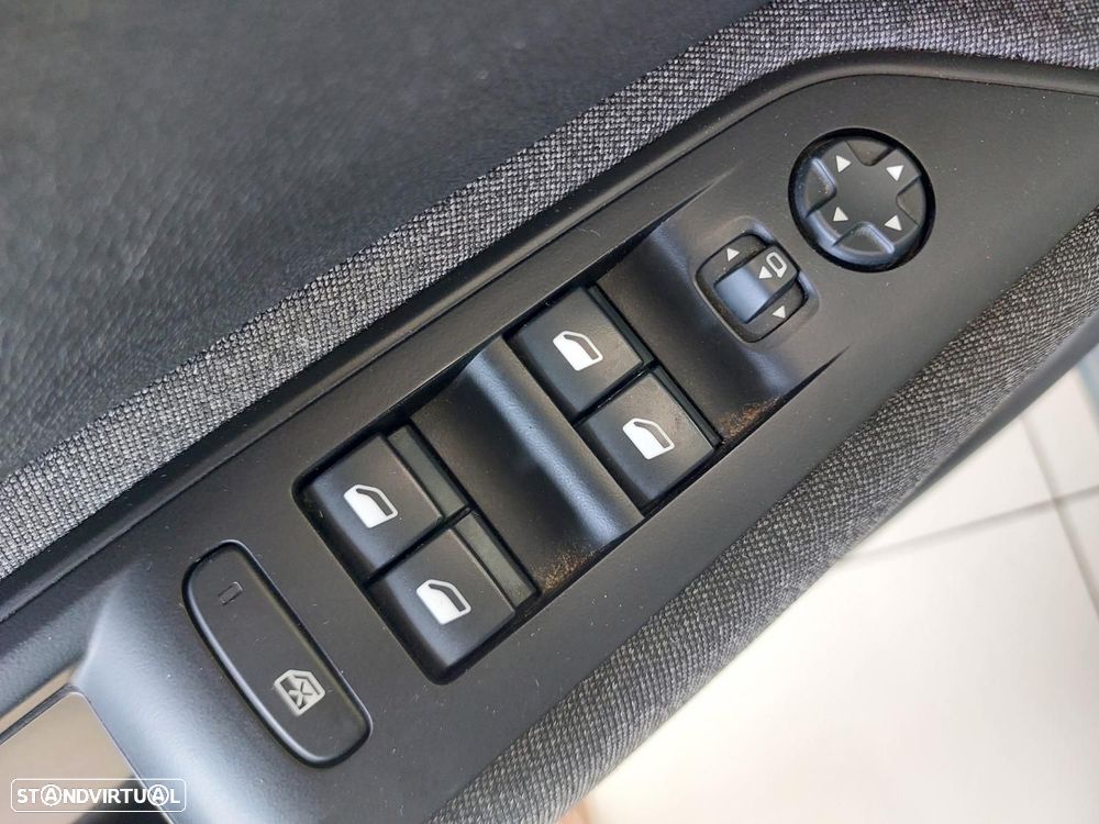 Peugeot 3008 1.5 BlueHDi Active Pack — fotografia 19