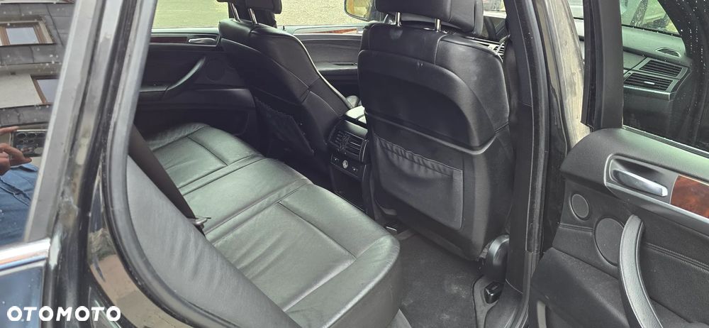 BMW X5 xDrive48i - 8