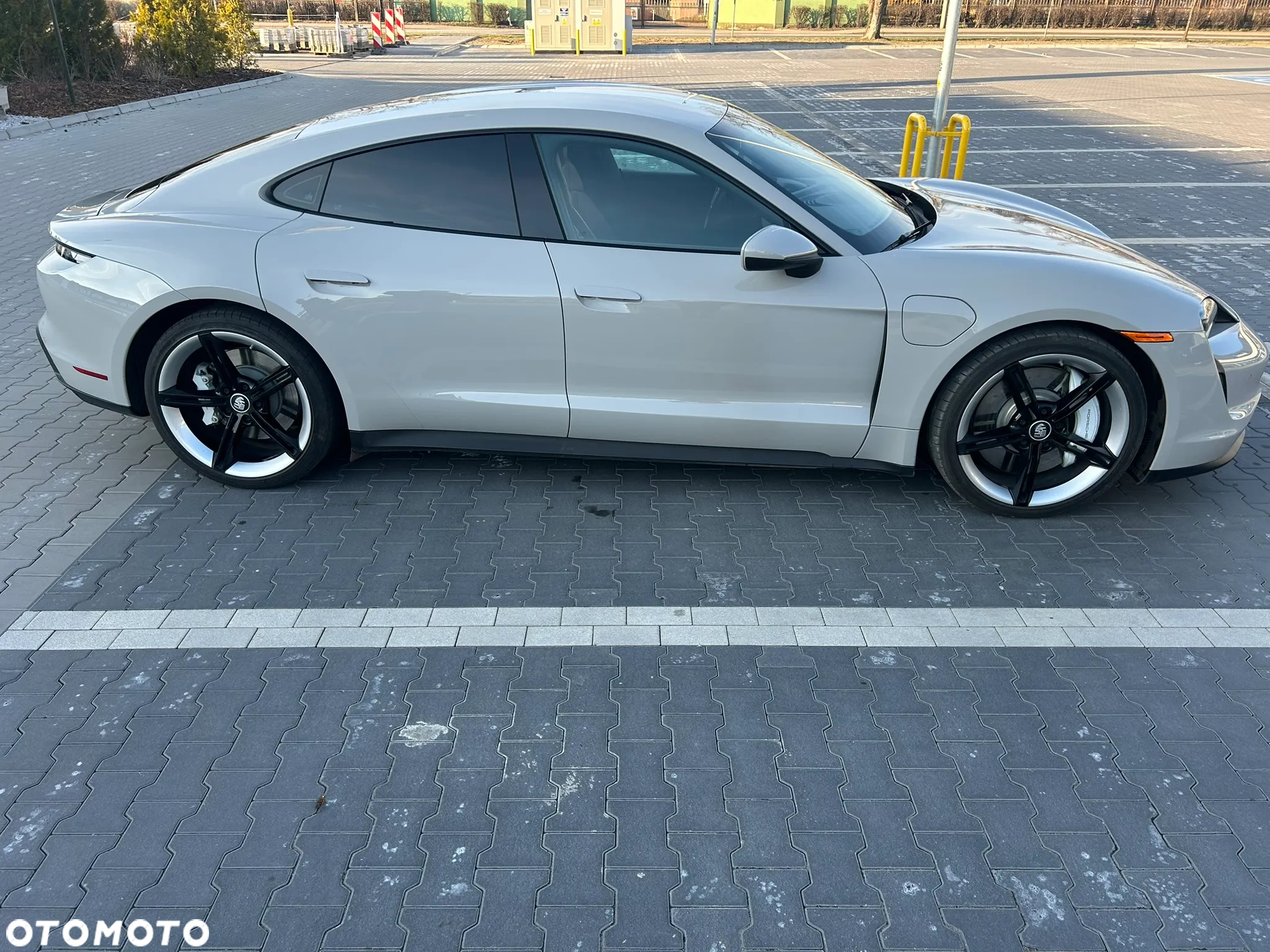 Porsche Taycan Performance Plus - 14