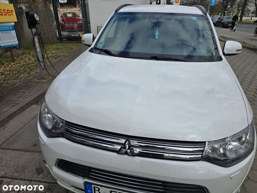 Mitsubishi Outlander 2.0 4WD - 5
