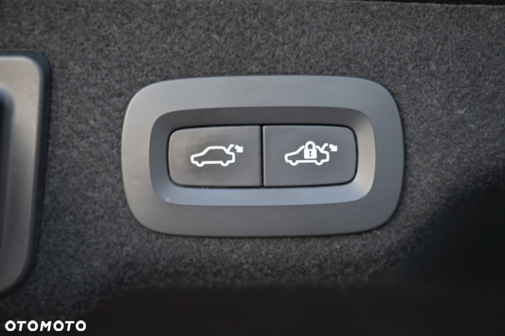 Volvo S90 T4 Momentum Pro - 30
