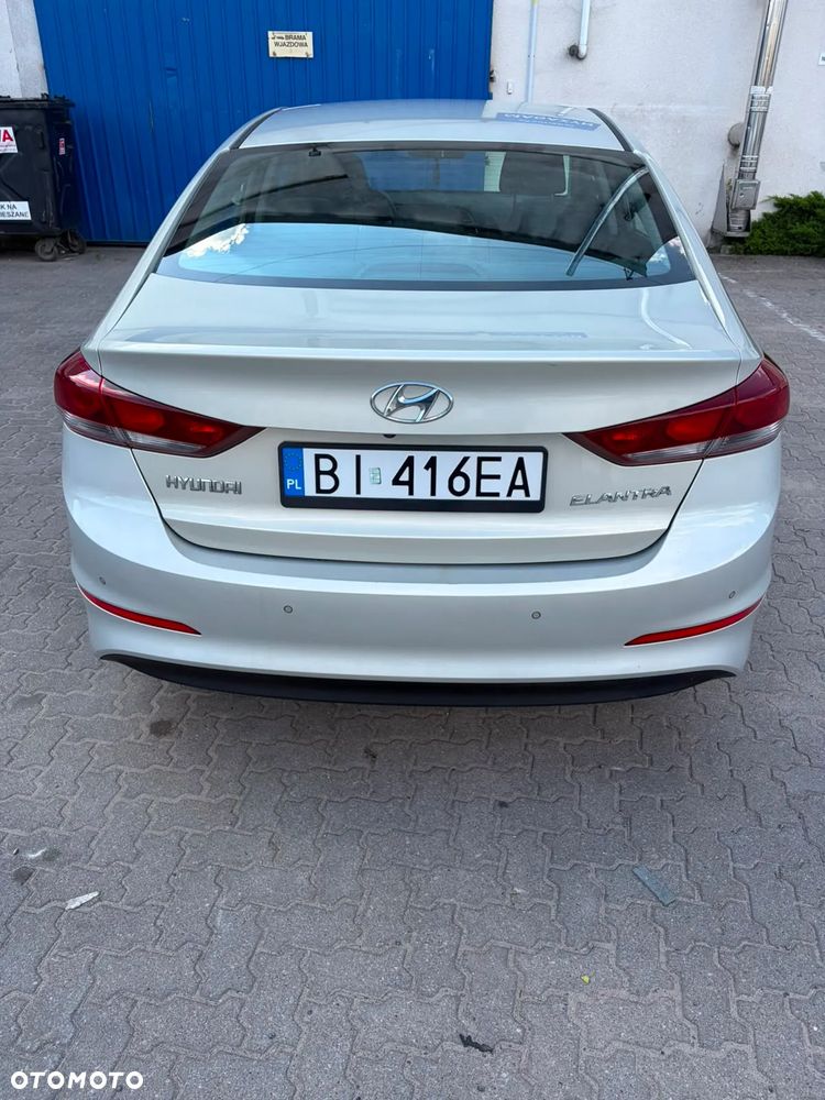 Hyundai Elantra 1.6 Comfort - 3