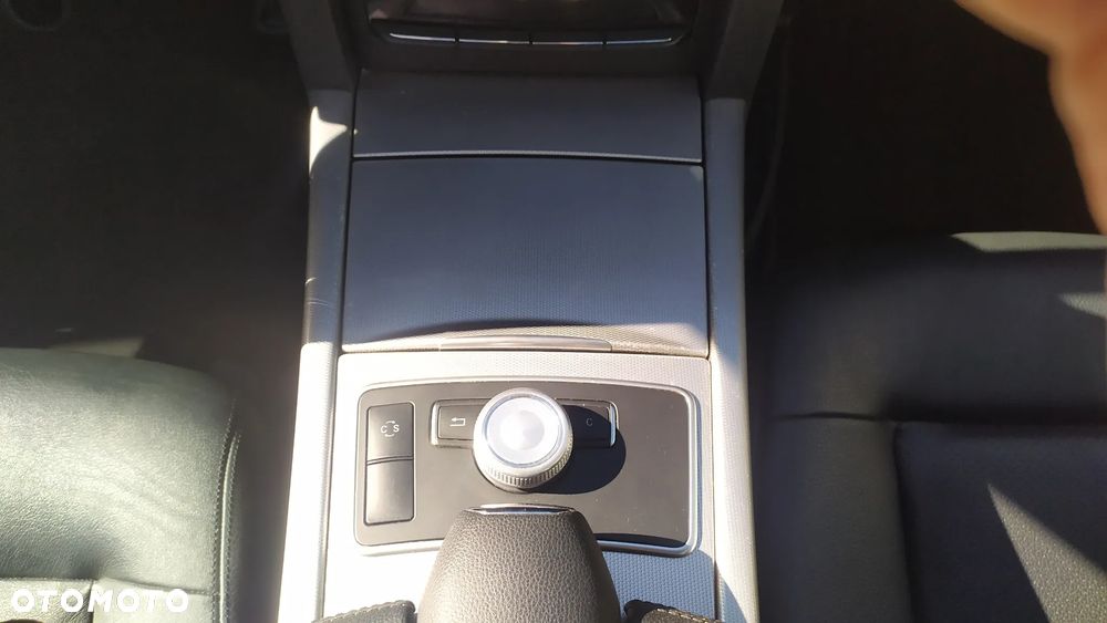 Mercedes-Benz Klasa E 350 CDI BlueEff - 22