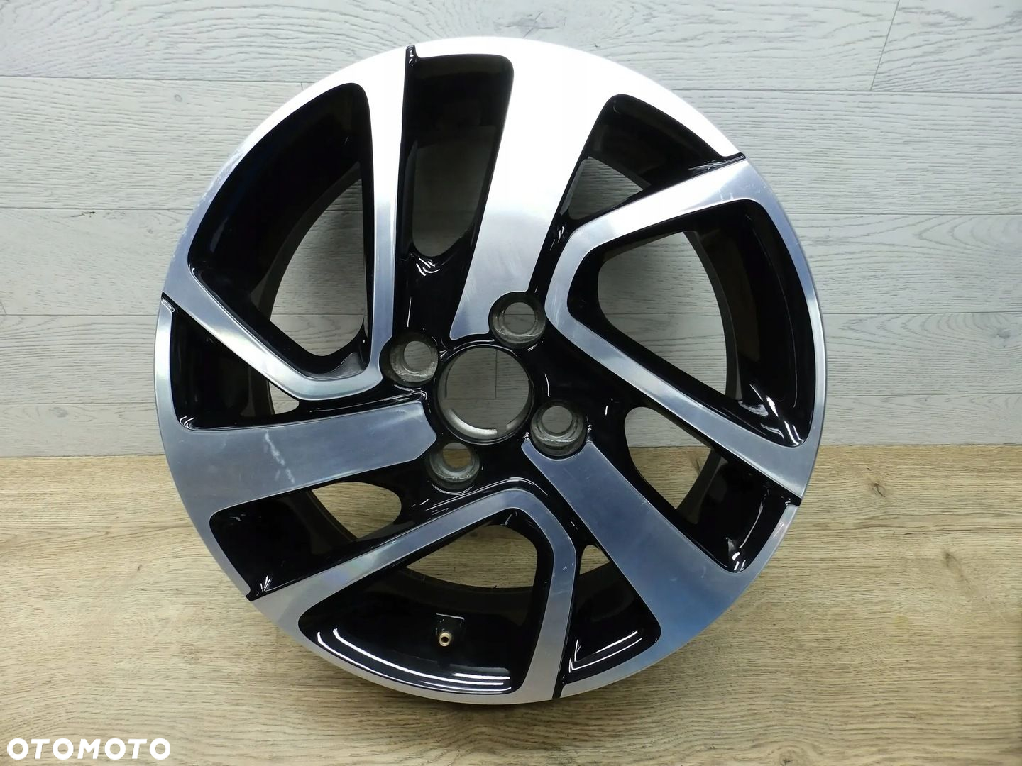 Felga Peugeot 108 Citroen C1 4.5Jx15 CH4-35 Et35 4x100 - 4
