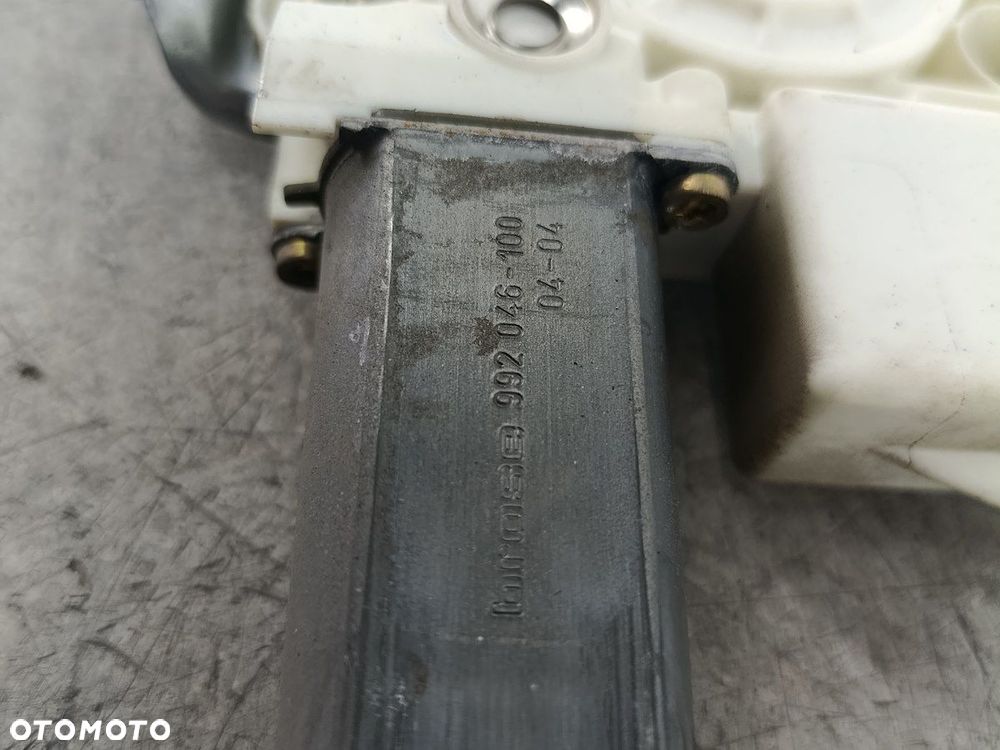 PODNOŚNIK SZYBY PRAWY PRZÓD TOYOTA COROLLA IX E12 992046-100  0130822032 - 7