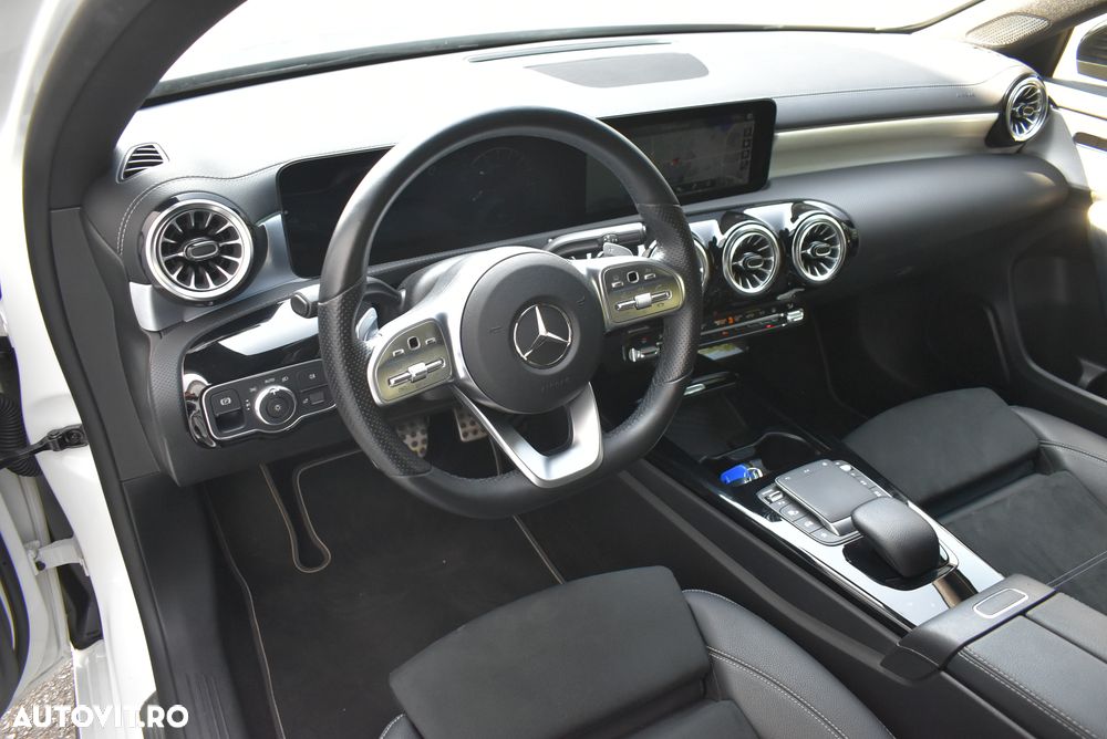 Mercedes-Benz A 250 e 8G-DCT AMG Line - 13