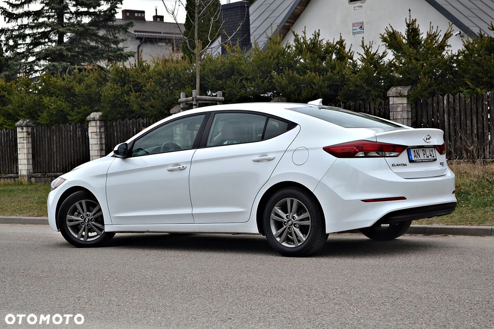 Hyundai Elantra - 7