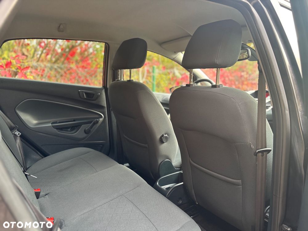 Ford Fiesta 1.4 Ghia - 28