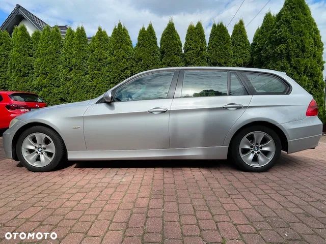 BMW Seria 3 318i - 3