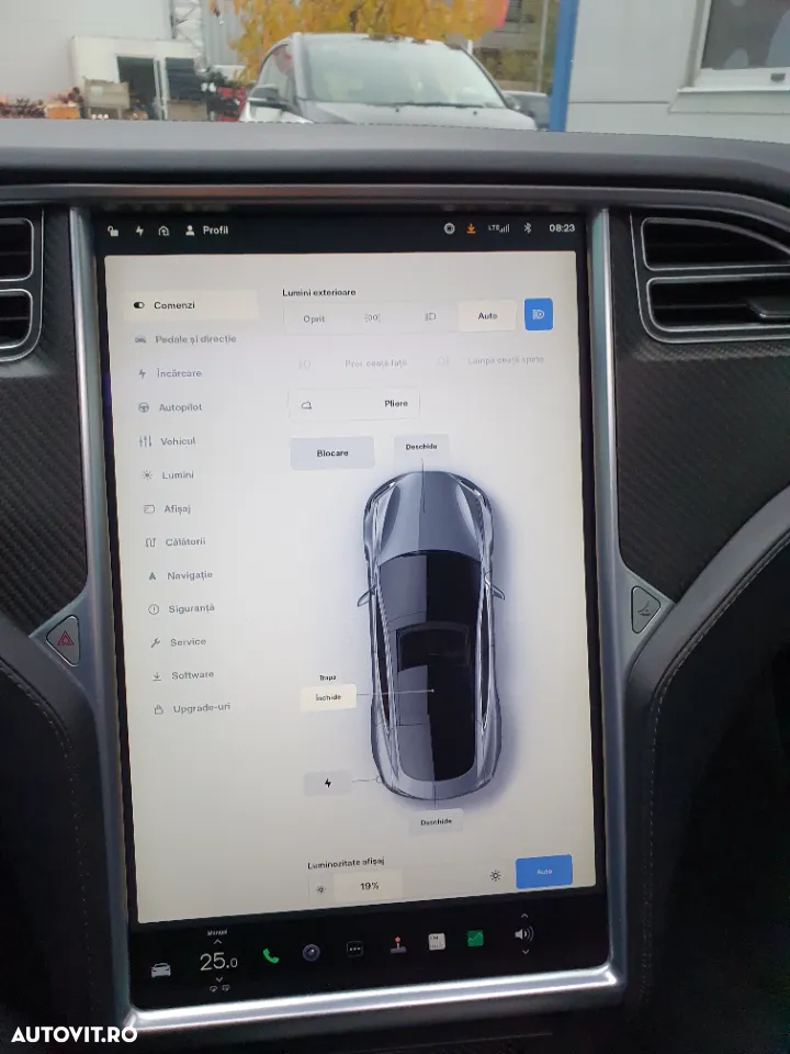 Tesla Model S - 18