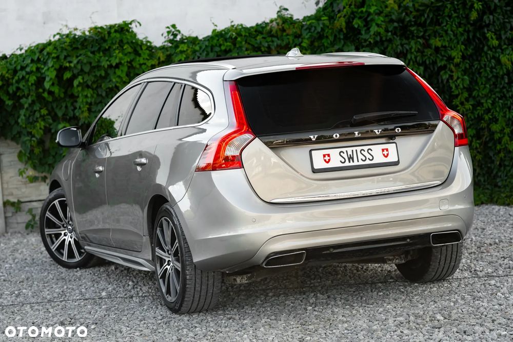 Volvo V60 D6 AWD Plug-in Hybrid Momentum - 11