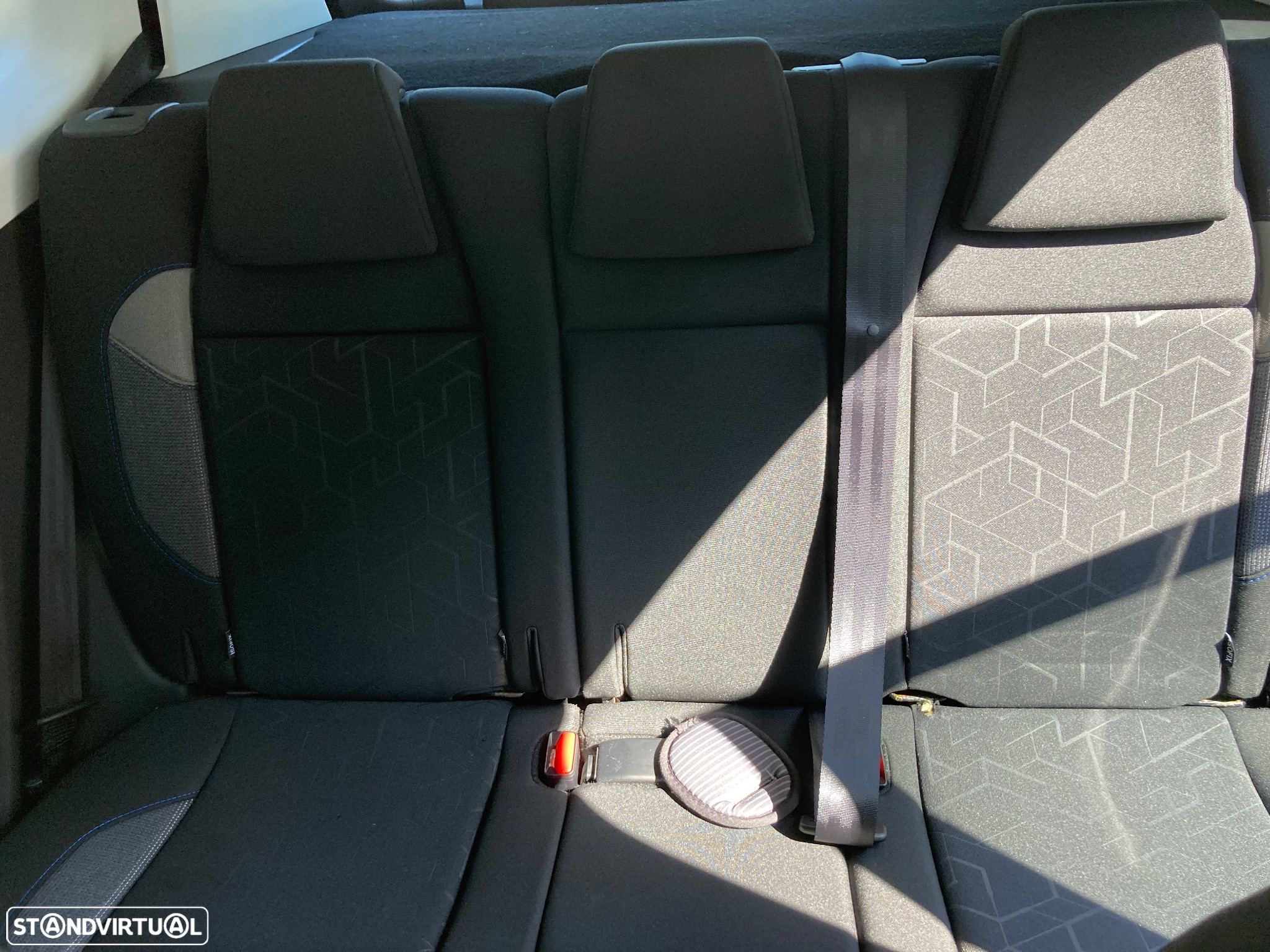 Peugeot 2008 1.2 PureTech Style - 12