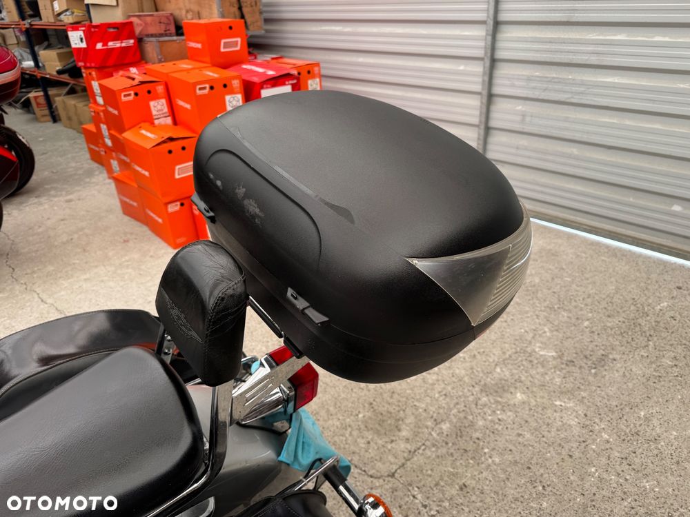 Suzuki Intruder - 17