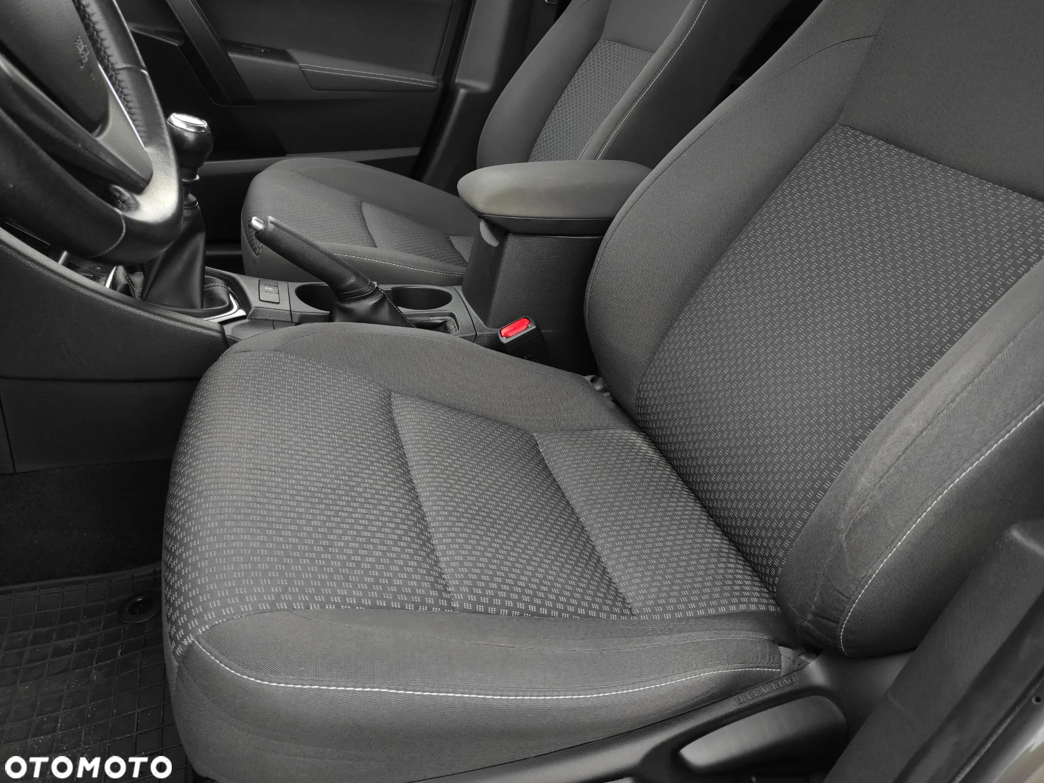 Toyota Corolla 1.6 Comfort - 12