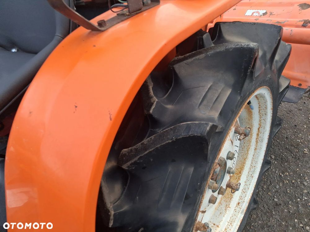 Kubota B1600    4x4 - 6