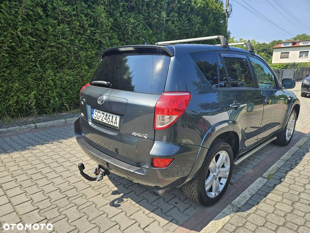 Toyota RAV4 - 4