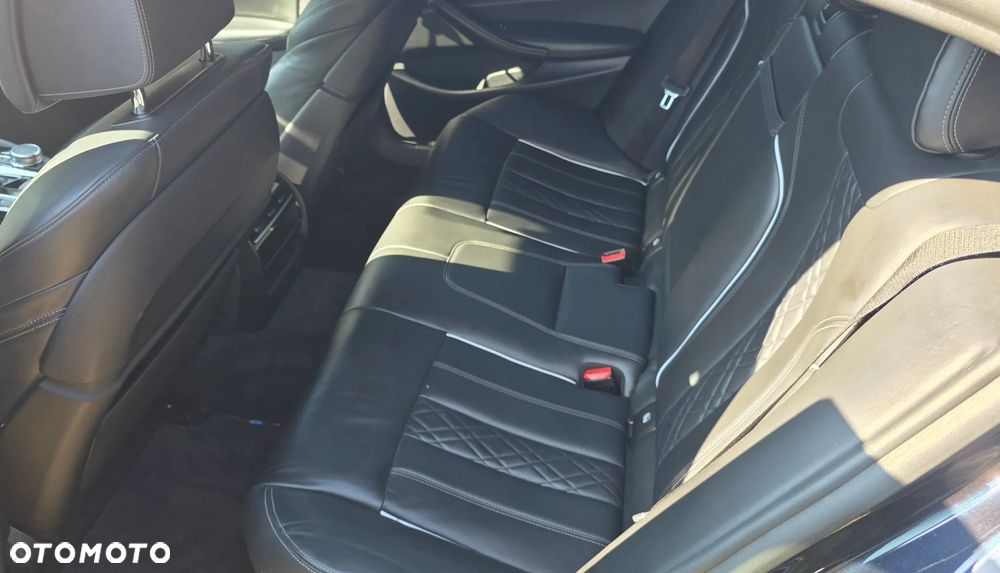 BMW Seria 5 540i xDrive - 12