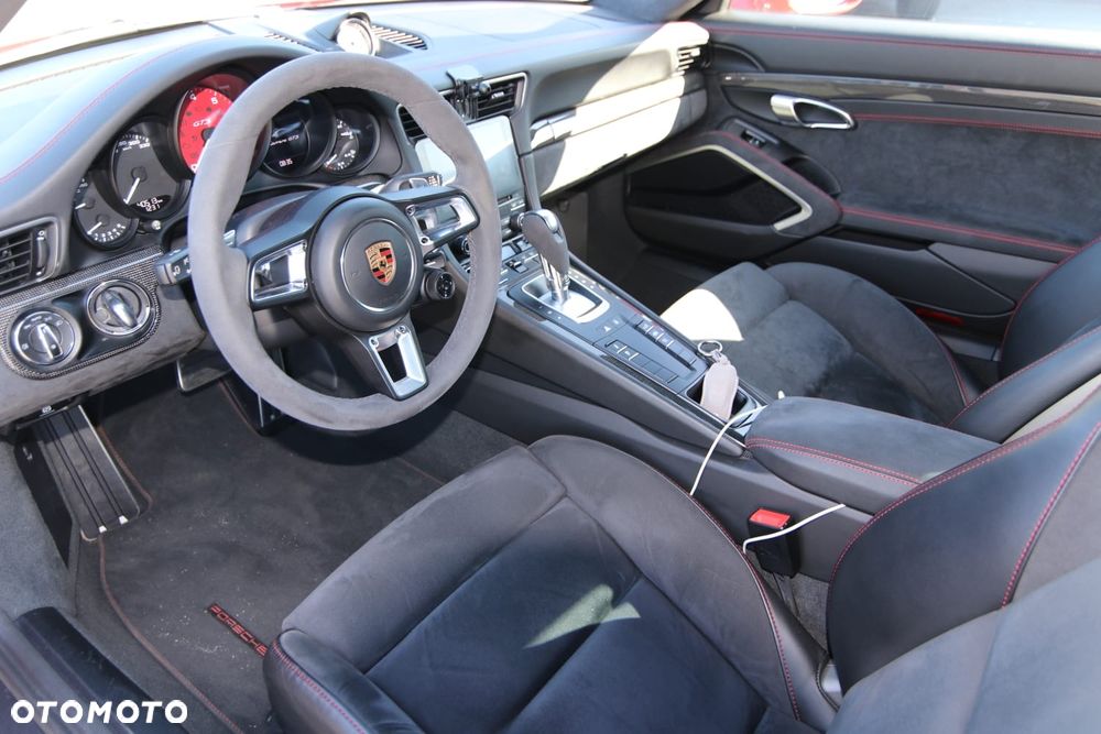Porsche 911 Carrera GTS PDK - 14