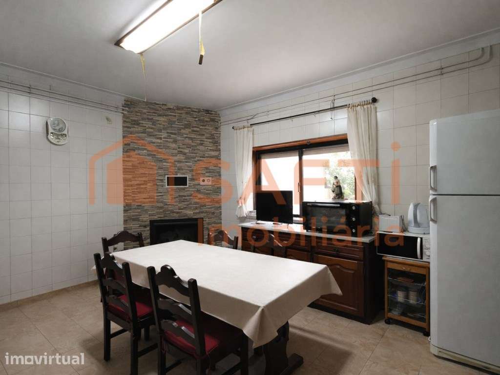 MORADIA T5, COM GARAGEM, ANEXOS, FURO, POÇOS E TERRENO DE CULTIVO. - Grande imagem: 4/60
