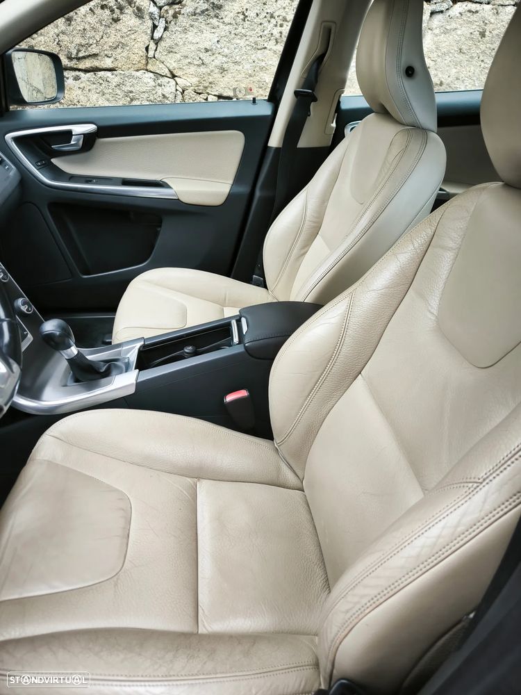 Volvo XC 60 2.0 D4 Momentum - 16