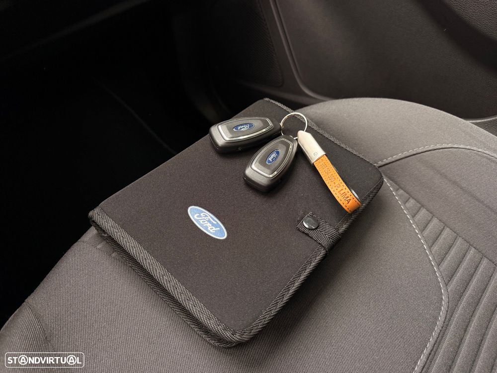 Ford Focus 1.0 EcoBoost S&S TITANIUM - 17