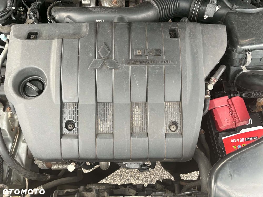 Mitsubishi Outlander - 12